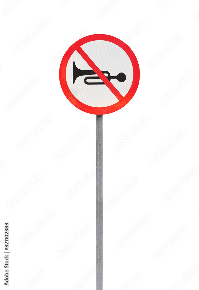No horn. Round traffic sign on a metal pole No horn. Round traffic sign on a metal pole