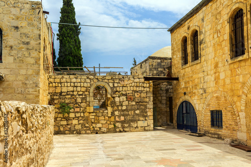 Fototapeta Naklejka Na Ścianę i Meble -  A small courtyard within the walls of ancient Jerusalem. Israel
