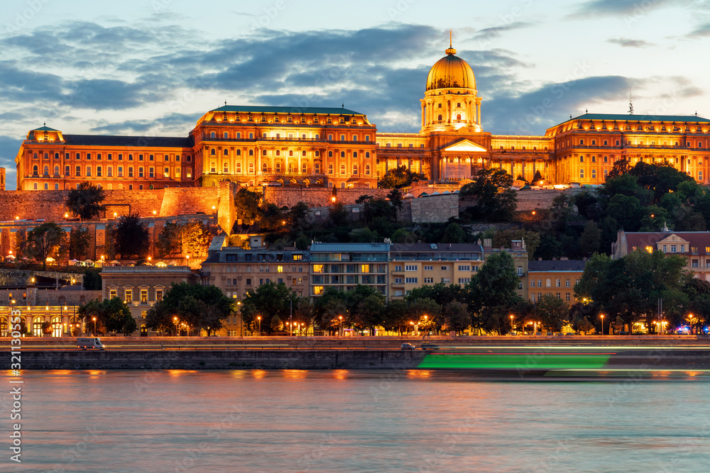 Fototapeta premium Sunset in Budapest, Hungary