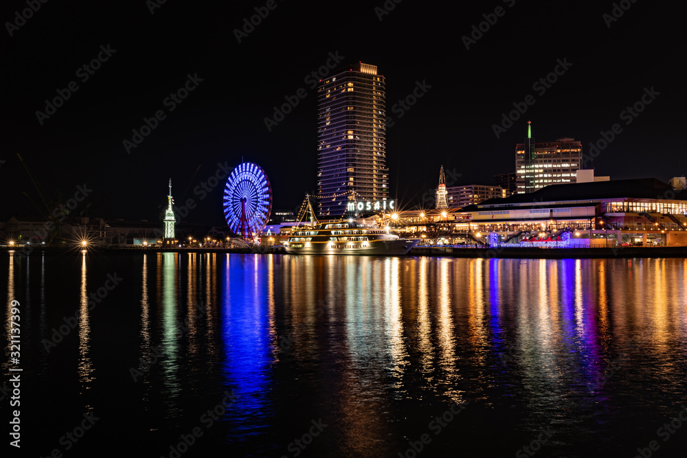 Naklejka premium 日本 ライトアップされた神戸港ベイエリア