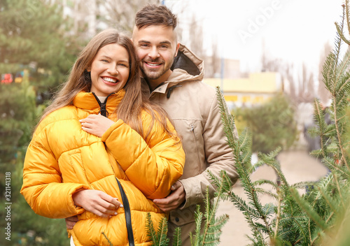 Young couple buying Christm...