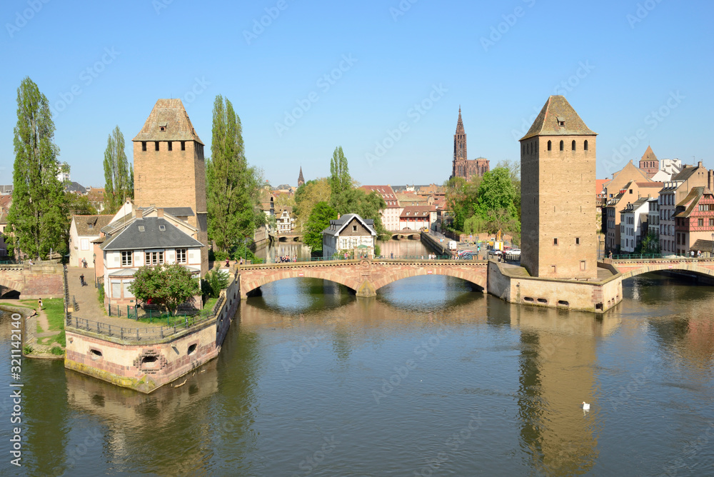 Vue sur les ponts couverts et la petite France à Strasbourg, France