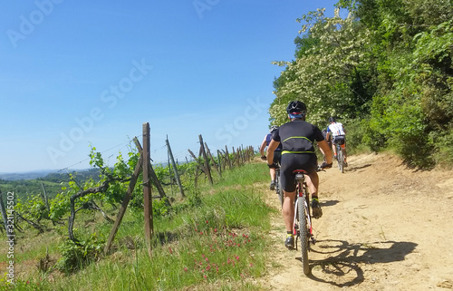 Escursione in bicicletta in campagna, divertimento e fatica