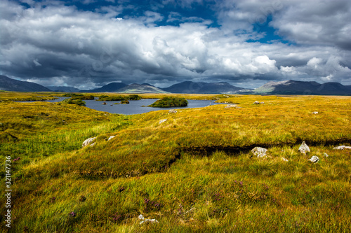 Fotografia Landscape with Lake in Connemara in Ireland