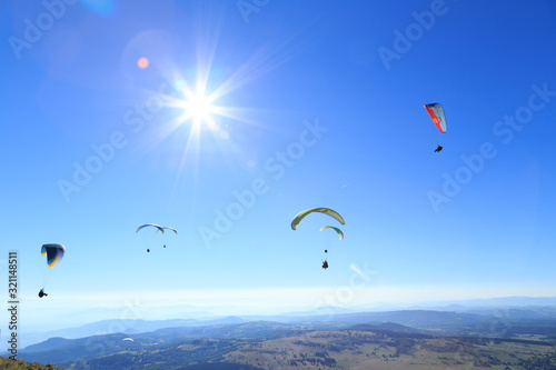 Parapente en haut du puy de Dôme, Auvergne, France