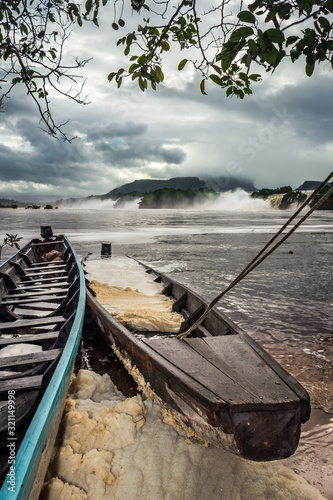 lanchas en laguna canaima en venezuela photo