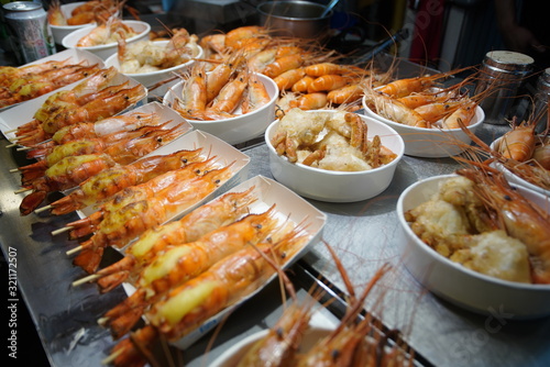 shrimps and crabs at Taipei night market