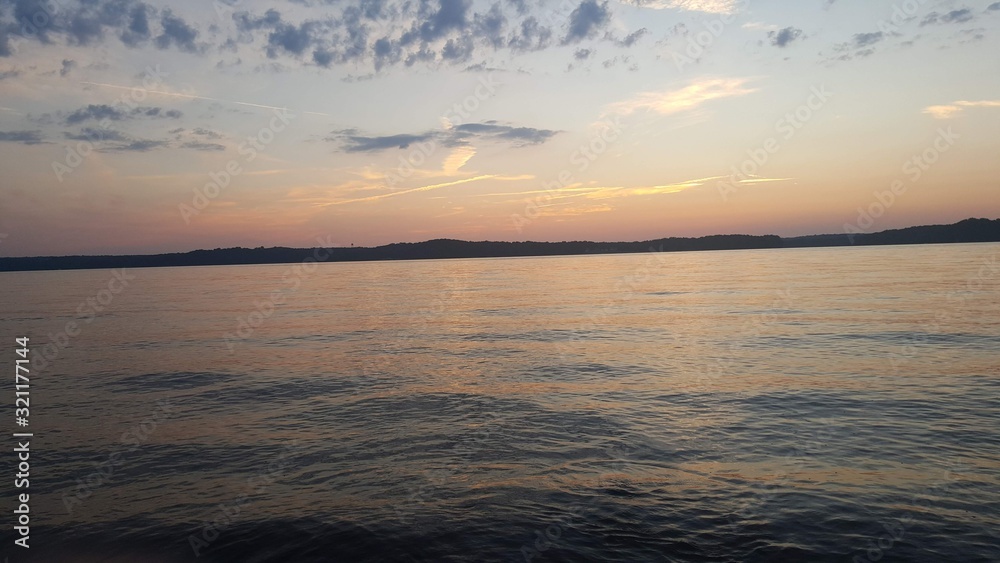 Obraz premium sunset over lake