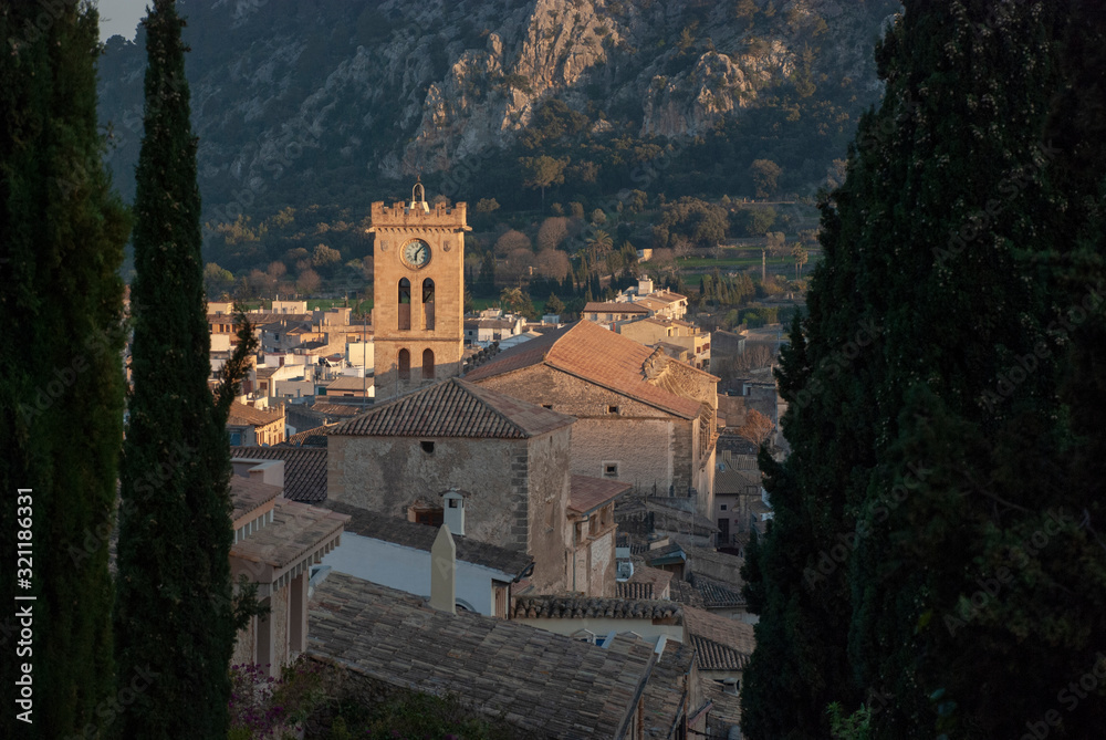 Blick zur Kirche von Pollenca auf spanischer Insel Mallorca