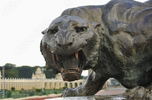 Leopard statue at Mysore Palace © RealityImages