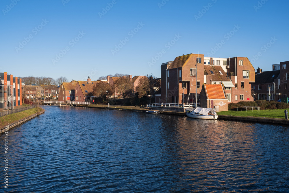 Blick auf einen Kanal in Enkhuizen/Niederlande