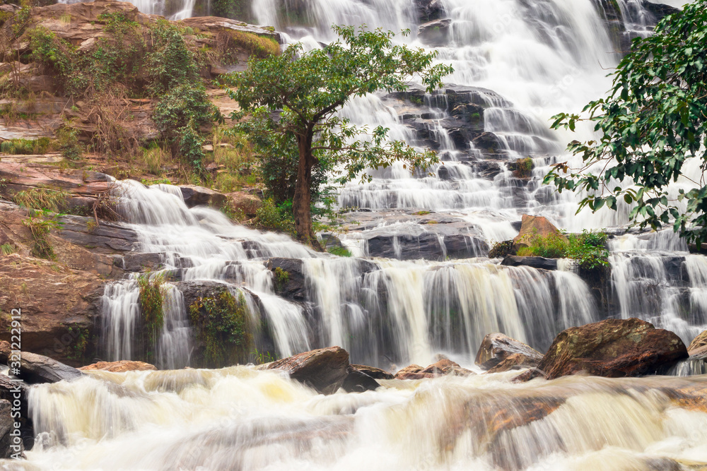 Obraz premium Mae Ya waterfall at Doi Inthanon national park, Chiang mai ,Thailand : conveying smooth flowing motion. Conceptual and useful for background
