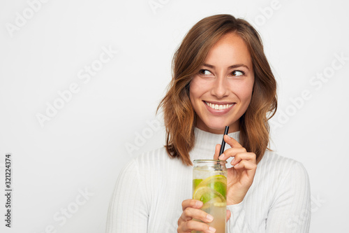 Papier peint Woman drinking a delicious fresh lime juice