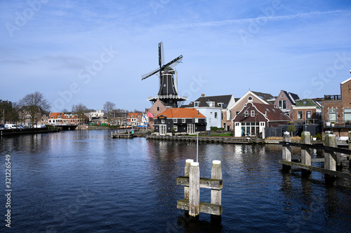 Windmühle in Holländischem Hafen © MG-Pictures