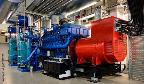Großes Notstrom Dieselaggregat für ein Rechenzentrum