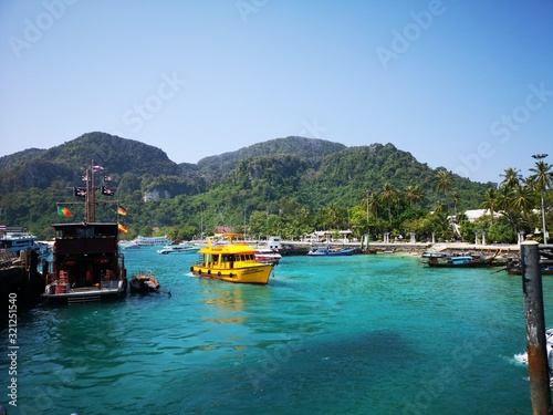 Tonsai Pier Ko Phi Phi