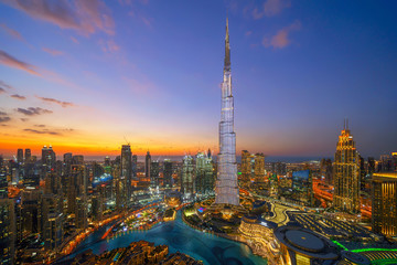 Crédence de cuisine Burj Khalifa Vue aérienne nocturne de Dubaï  © tampatra