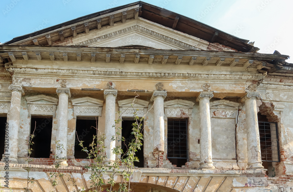 Vologda. Kulebakskaya hospice. Monument of architecture of the 18th century. The crumbling monument