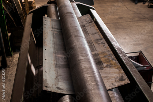 Metallplatten walzen