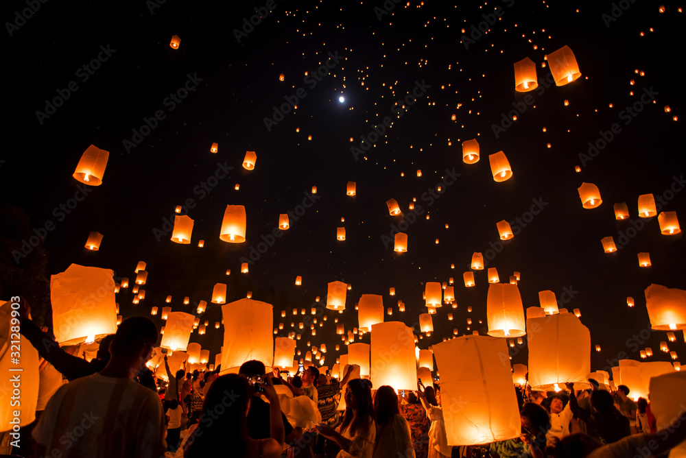 Lanna Dhutanka, Chiang Mai, Thailand - November 11, 2019: People floating  lanterns to the sky in Loy Krathong Festival or known as Yi Peng Lantern  Festival. Stock Photo | Adobe Stock