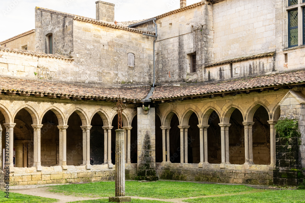 Collegiate Church of Saint Emilion. Medieval architecture. Aquitaine, France, Europe