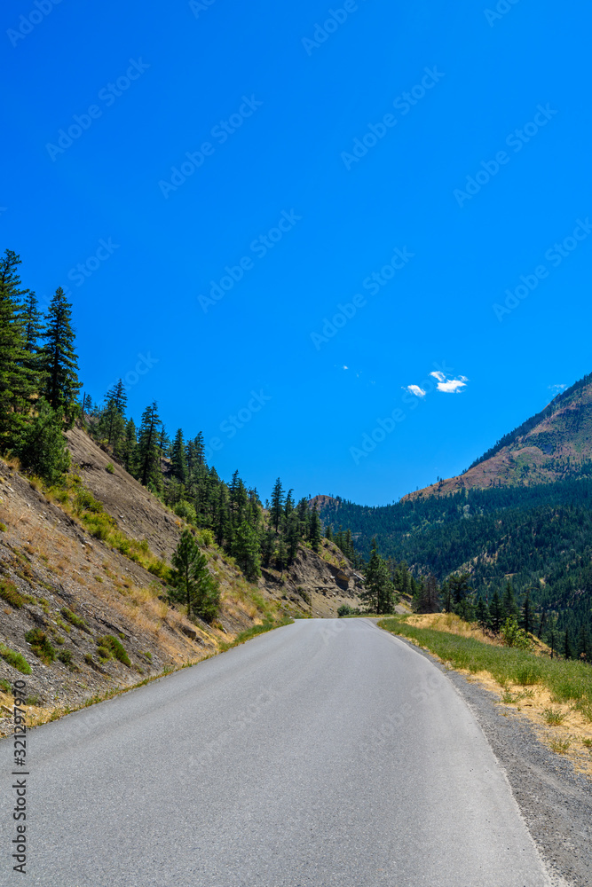 Naklejka premium Rocky Mountains. Mountain Road in Alberta, Canada.
