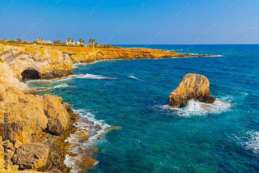 Obraz premium View to sea cave and stone cliffs near