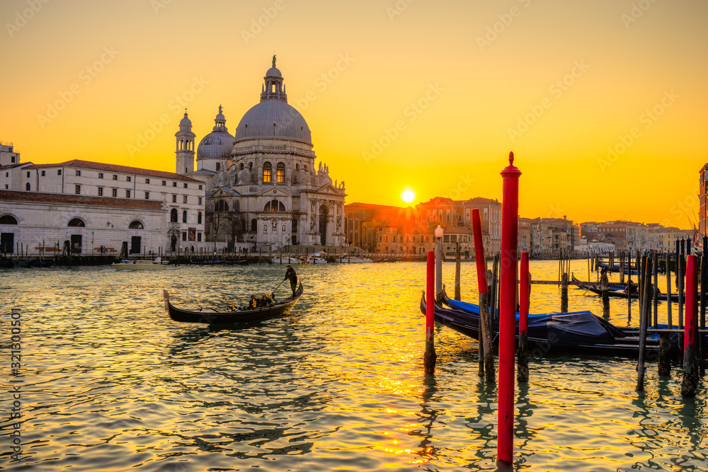 Fototapeta premium Sunset on Grand Canal and Basilica of Santa Maria della Salute, Venice, Italy 