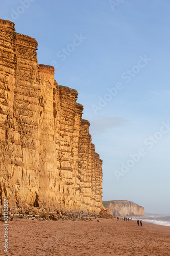 Canvas-taulu The dramatic cliffs at West Bay on the Dorset Jurassic coast