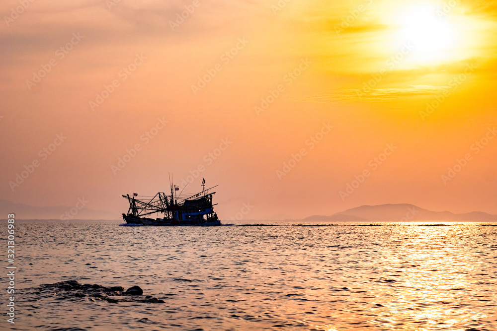 Sky image with sea and sunset light background image