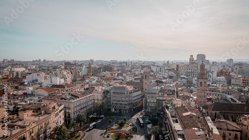 Ciudad de Valencia desde una vista superior, en el atardecer sin sol directo