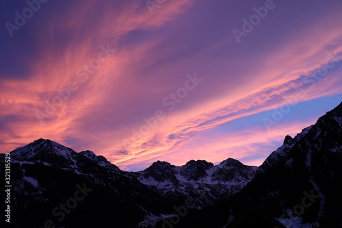 Bild auf Leinwand Alpenglühen Kleinwalsertal