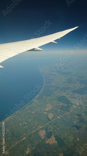 Podróż samolotem, widok na skrzydło, Polska z lotu ptaka 