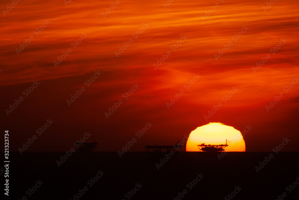 Obraz premium sunset pacific ocean friends peru lobitos surf north peru Jovani Prochnov 