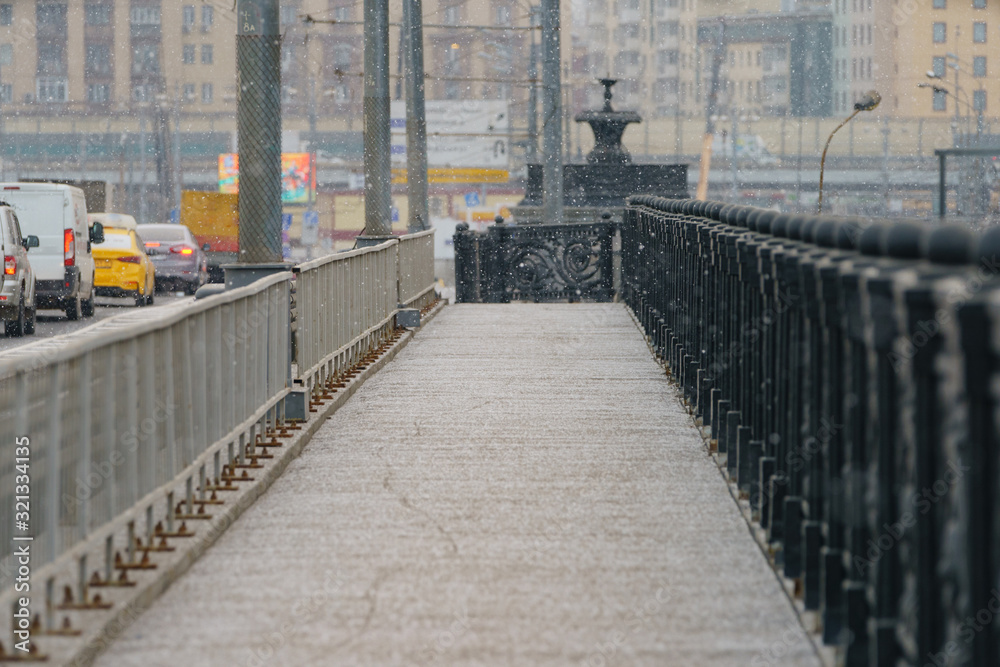 Obraz premium Footpath. Moscow bridge image. Cityscape in day time.