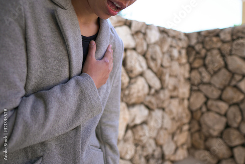 Foto Difficulty breathing and chest pain