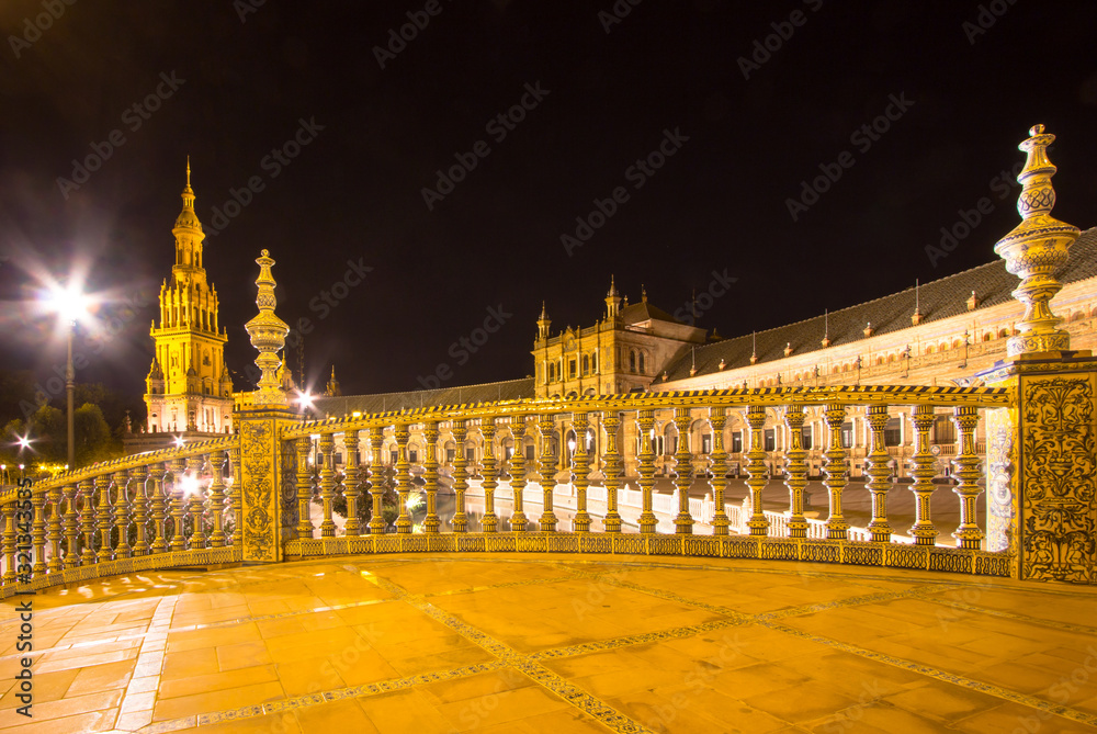 Obraz premium Night view of the bridges of Plaza de España, Seville, Spain
