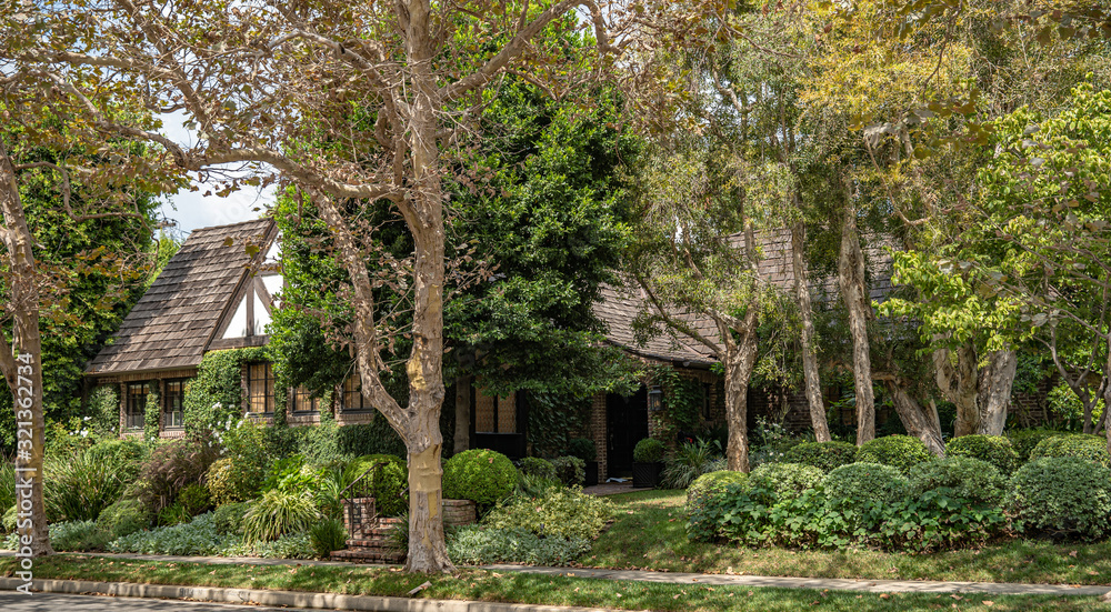 streets and homes in wealthy neighborhoods large cities america streets and homes in wealthy neighborhoods large cities america