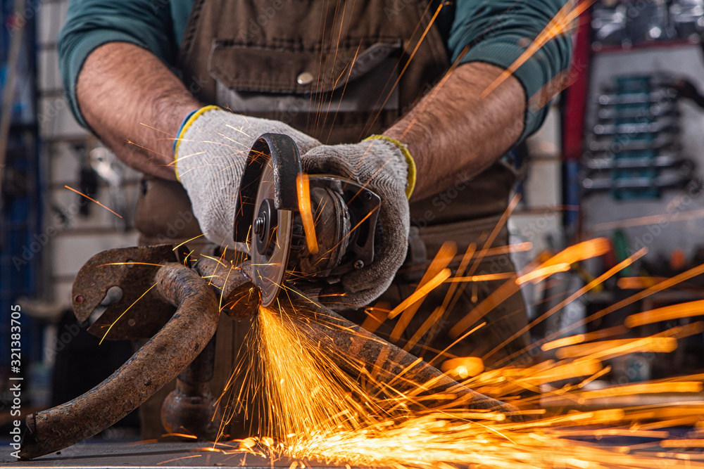 Obraz premium Welder working at the factory