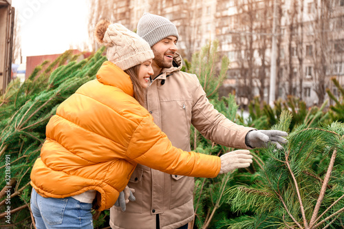 Young couple buying Christm...
