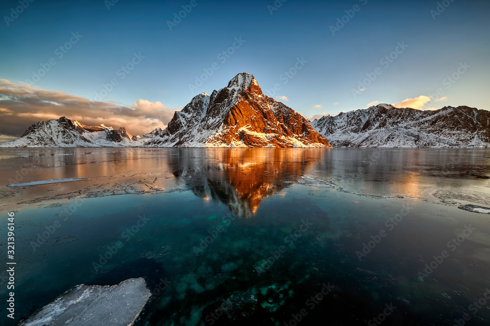 Obraz premium Reine, Norway, Lofoten islands, Scandinavia
