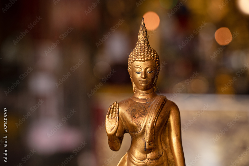 The Buddha attitude of persuading the relatives not to quarrel.Attitude of the Buddha.