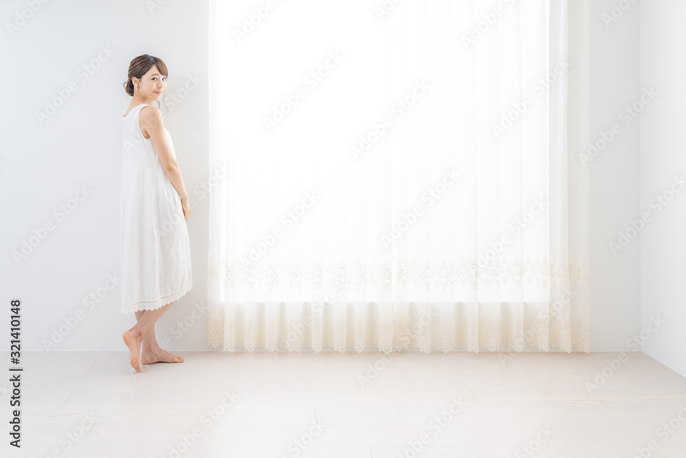 女性 白ワンピース 女性 白ワンピース
