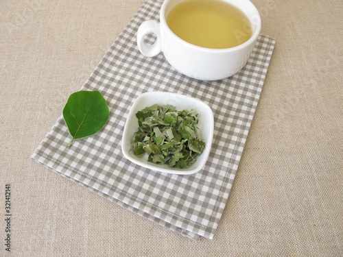 Quince leaf tea, tea with dried quince leaves