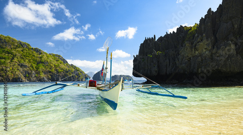 Tableau sur toile Stunning view of a Bangka floating on a turquoise, crystal clear sea