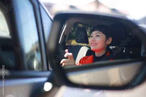 運転する女性 © yamasan