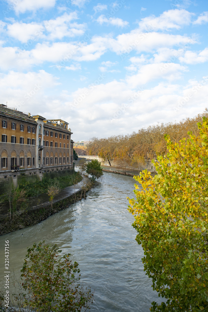 Obraz premium Rome's Tiber River in black and white