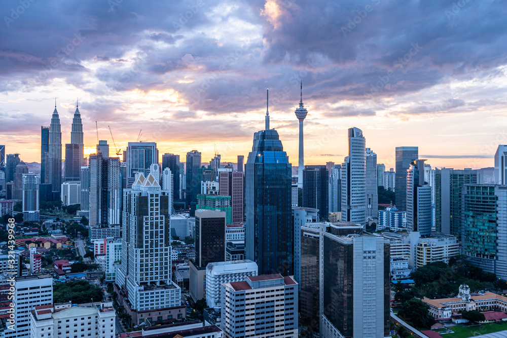 Fototapeta premium city skyline in kuala lumpur