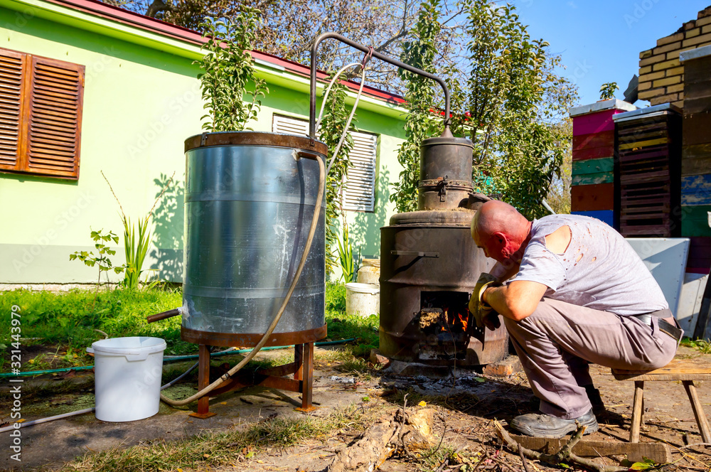 Foto de Man is throwing firewood for maintaining fire under the ...