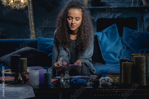 Canvas Print Girl reading the tarot cards for herself